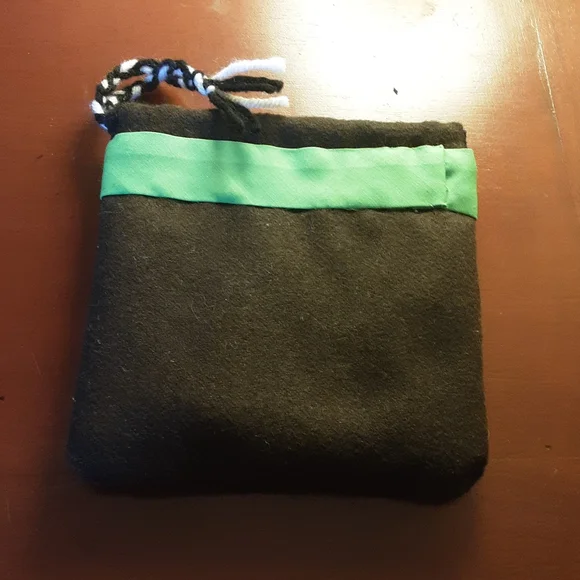 Hand made frog pouch - Picture 2 of 4